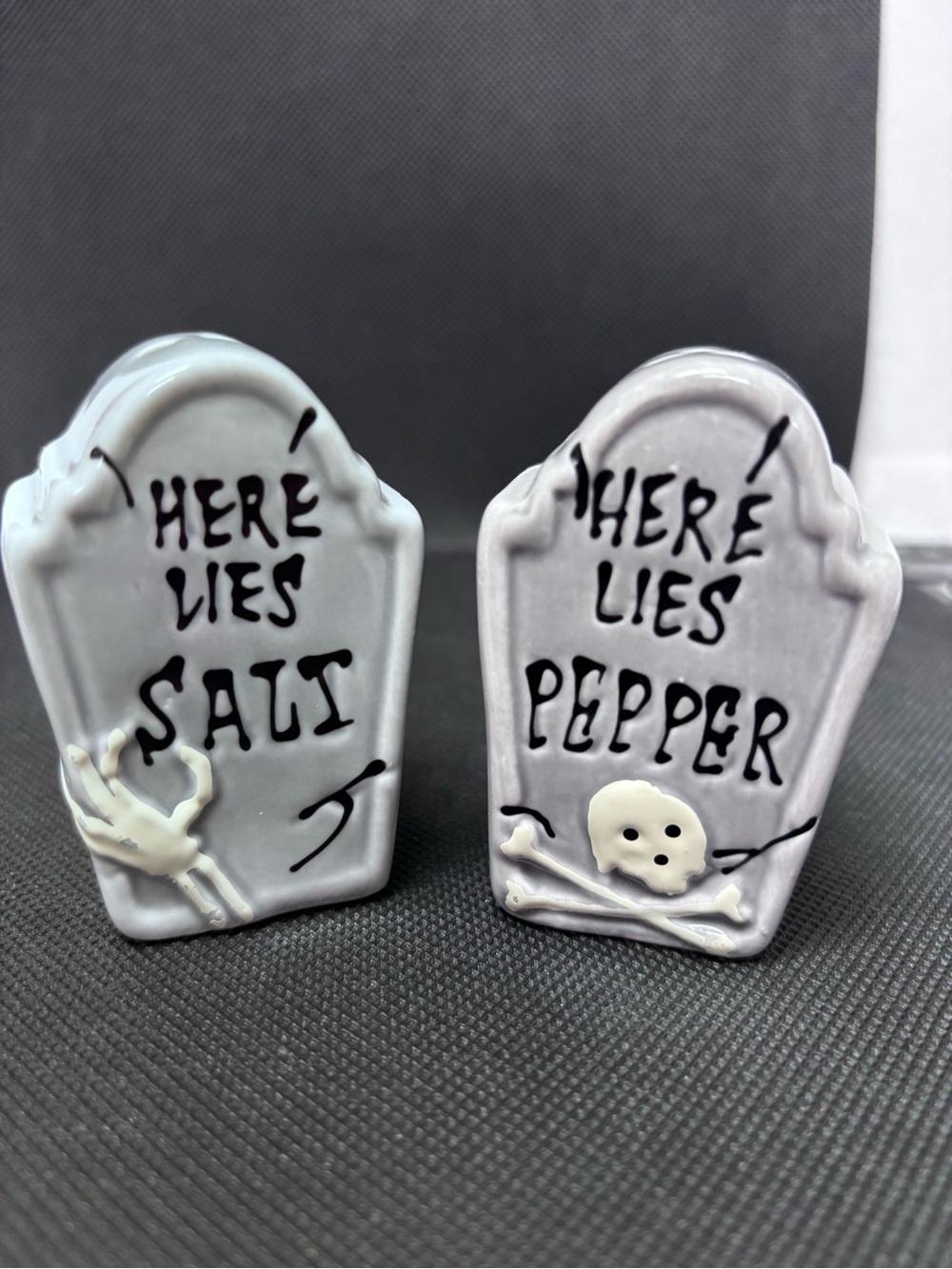 Halloween Tombstone Salt & Pepper Shakers - Cute!